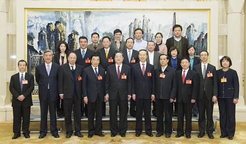 3月12日,中共中央政治局常委、全国政协主席俞正声亲切会见正在北京人民大会堂进行两会新闻报道的中央主要新闻媒体负责同志和工作人员,向所有参加两会报道的新闻工作者表示诚挚的慰问和衷心的感谢。新华社记者 黄敬文 摄