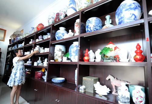 这是6月3日拍摄的河北省霸州市一家仿古瓷企业展厅。新华社记者 李晓果 摄