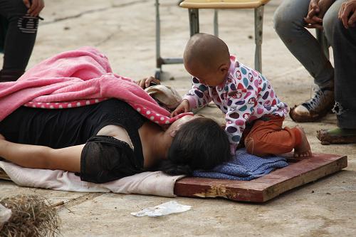 受伤的小朋友图片 18037327d8e4154d7cb004.jpg