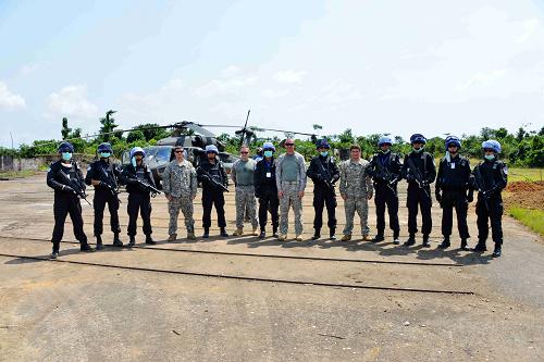 中国驻利比里亚维和部队与美军联合抗击埃博拉