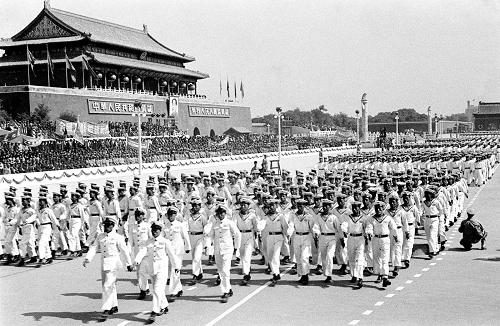 1951年国庆阅兵观礼团图片