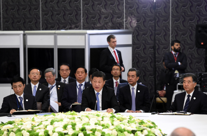 11月15日,金砖国家领导人非正式会晤在土耳其安塔利亚举行,中国国家主席习近平、俄罗斯总统普京、印度总理莫迪、南非总统祖马、巴西总统罗塞夫出席。习近平在会上发表题为《开拓机遇应对挑战》的重要讲话。