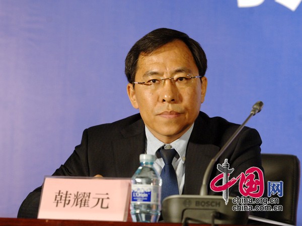 中国银监会定于2014年4月21日(星期一)上午10时在中国银监会302会议室举行新闻发布会,请处置非法集资部际联席会议办公室主任刘张君、最高人民法院刑三庭副庭长罗国良、最高人民检察院法律政策研究室副主任韩耀元、公安部经济犯罪侦查局副局长韩浩介绍防范打击非法集资有关工作情况,并答记者问。图为最高人民检察院法律政策研究室副主任韩耀元。中国网 寇莱昂 摄
