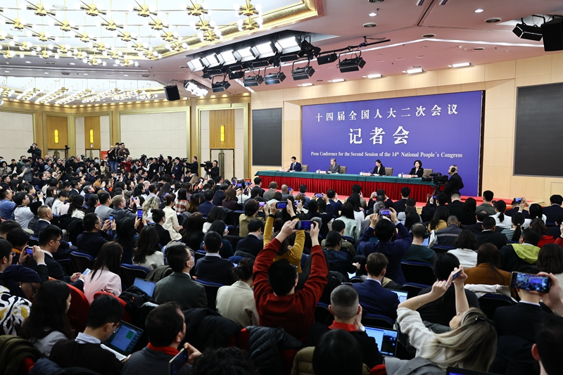 中共中央政治局委員、外交部長王毅就中國外交政策和對外關(guān)系回答中外記者提問