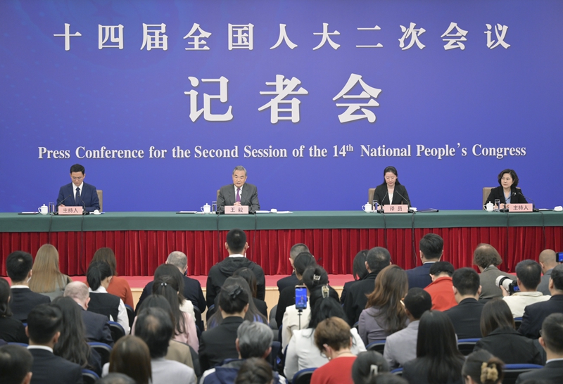 中共中央政治局委員、外交部長王毅就中國外交政策和對外關(guān)系回答中外記者提問