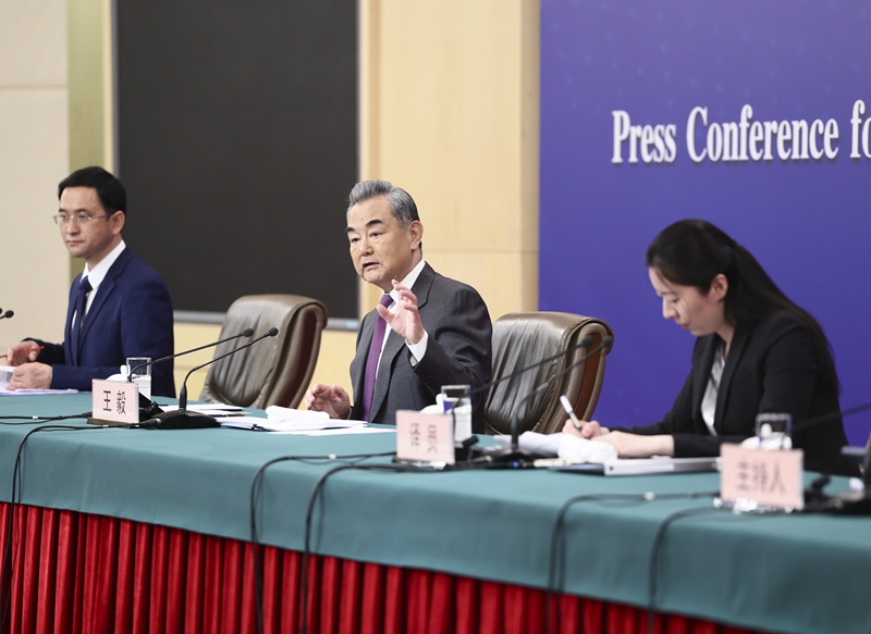 中共中央政治局委員、外交部長王毅就中國外交政策和對外關(guān)系回答中外記者提問