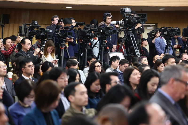 中共中央政治局委員、外交部長王毅就中國外交政策和對外關(guān)系回答中外記者提問