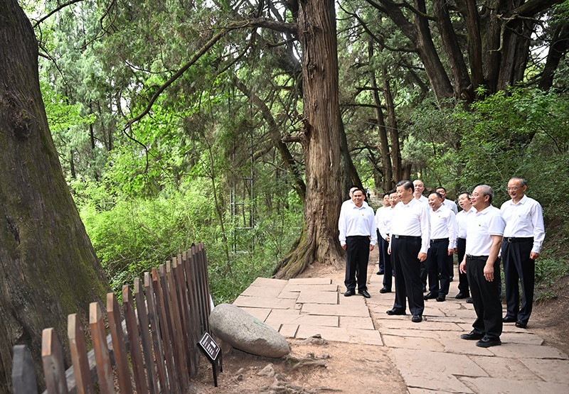 习近平在四川考察时强调
推动新时代治蜀兴川再上新台阶
奋力谱写中国式现代化四川新篇章
返京途中在陕西汉中考察「相关图片」