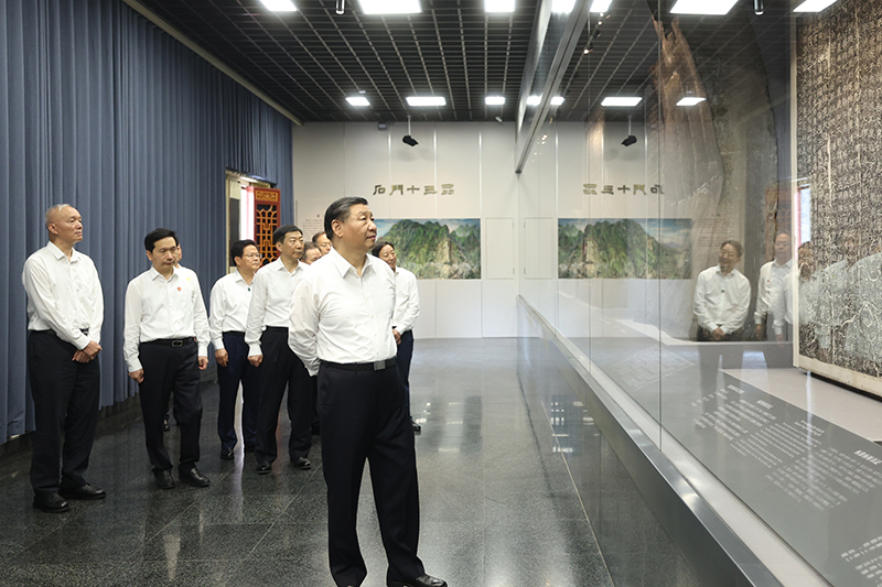 习近平在四川考察时强调
推动新时代治蜀兴川再上新台阶
奋力谱写中国式现代化四川新篇章
返京途中在陕西汉中考察「相关图片」