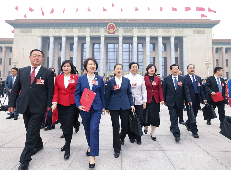 钟华论：像海博鱼体育-博鱼体育官方网站-最新网址燕一样搏风击浪振翅飞翔