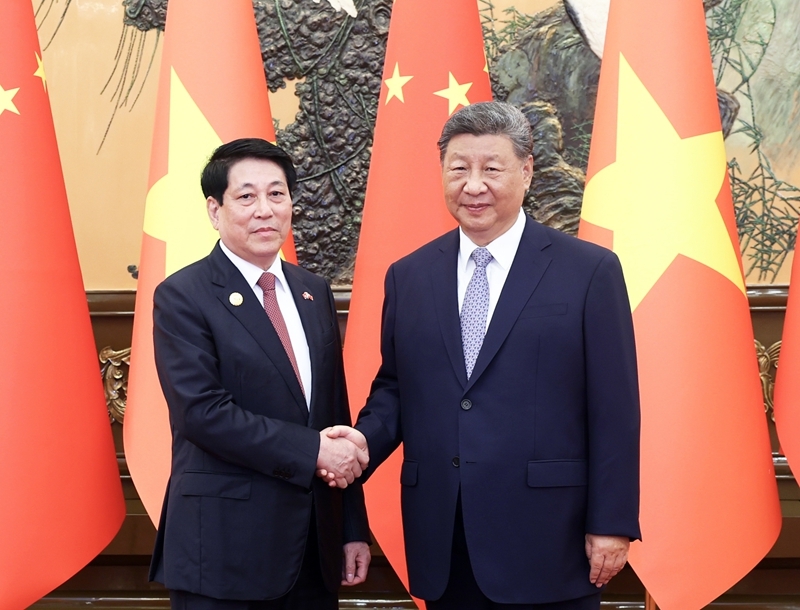 习近平会见越南国家主席梁强