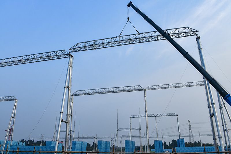 重庆首个特高压变电站1000千伏构架吊装顺利完成