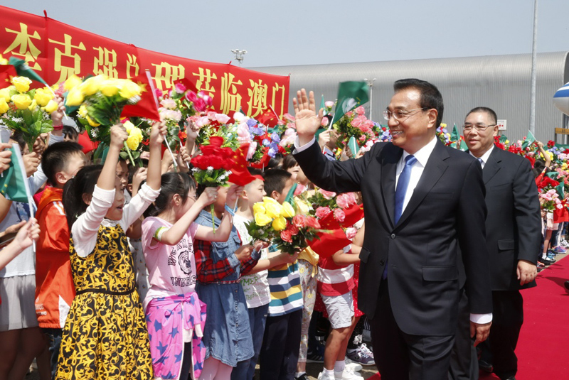 10月10日，中共中央政治局常委、国务院总理李克强乘专机抵达澳门特别行政区视察，并出席中国－葡语国家经贸合作论坛第五届部长级会议开幕式。