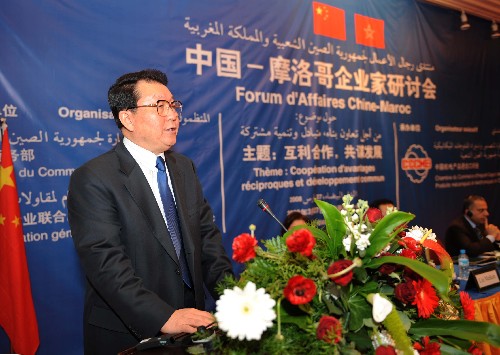当地时间3月27日,访问摩洛哥的中共中央政治局常委李长春出席中摩企业家研讨会并发表题为《携手奋进 为中非合作不断注入新活力》的主旨演讲。 新华社记者 马占成摄