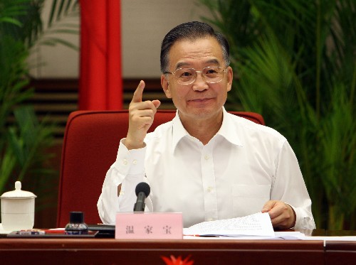 温家宝主持召开国务院抗震救灾总指挥部第23次会议 新华社照片,北京,2008年7月12日 温家宝主持召开国务院抗震救灾总指挥部第23次会议 7月12日,中共中央政治局常委、国务院总理、国务院抗震救灾总指挥部总指挥温家宝主持召开总指挥部第23次会议,研究地震灾区困难群众后续救助政策等问题。 新华社记者 姚大伟 摄