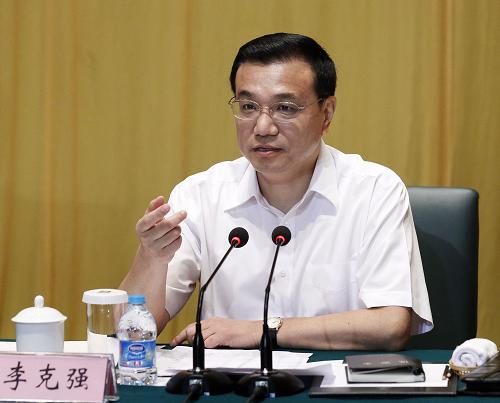 8月21日,中共中央政治局常委、国务院副总理李克强在江苏省常州市主持召开加快保障性安居工程建设工作座谈会并讲话。新华社记者 刘建生 摄