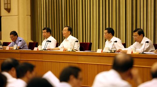 8月27日,国务院在北京召开全国依法行政工作会议,温家宝总理作重要讲话。新华社记者 姚大伟 摄