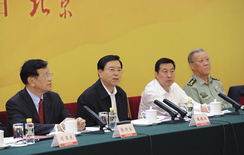 9月19日,中共中央政治局委员、国务院副总理张德江在北京人民大会堂出席“新时期核工业又好又快安全发展座谈会”并发表讲话。新华社记者 李学仁 摄