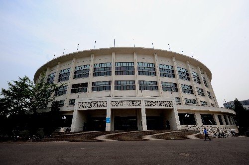 这是体育馆外景(5月19日摄)。 新华社记者杜华举摄