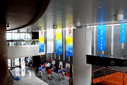 青岛奥帆赛媒体中心的前厅(8月1日摄)。